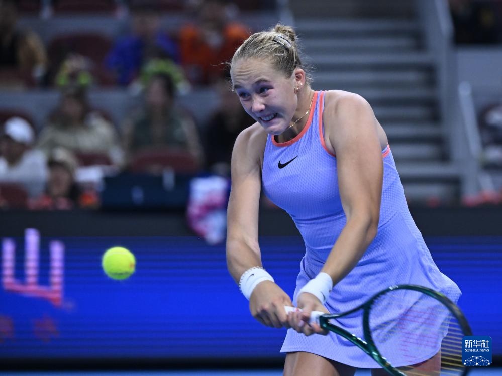 队的中场或 队的中场或