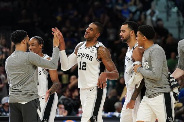 室的自信 室的自信